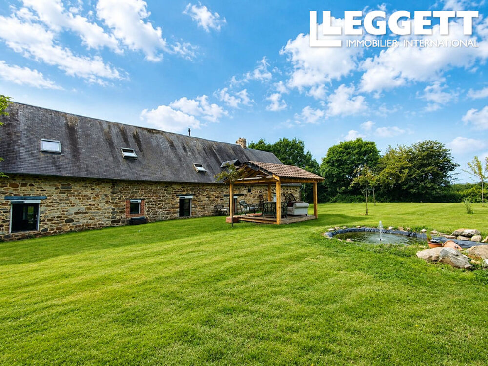 Vente Maison Belle Longère en Pierre avec Jardin Caché, Dépendances et Vue Campagne à Barenton Barenton