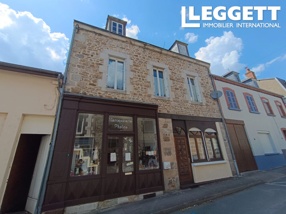 Maison de 3 chambres avec magasin, cour attenante, jardin séparé, commodités quotidiennes à distance de pied