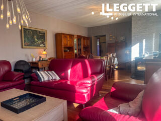 Vente Maison Charmante maison en pierre. 5 chambres. Piscine chauffée . Jardin clos. Garage. Vie de plain pied possible. Saint-front