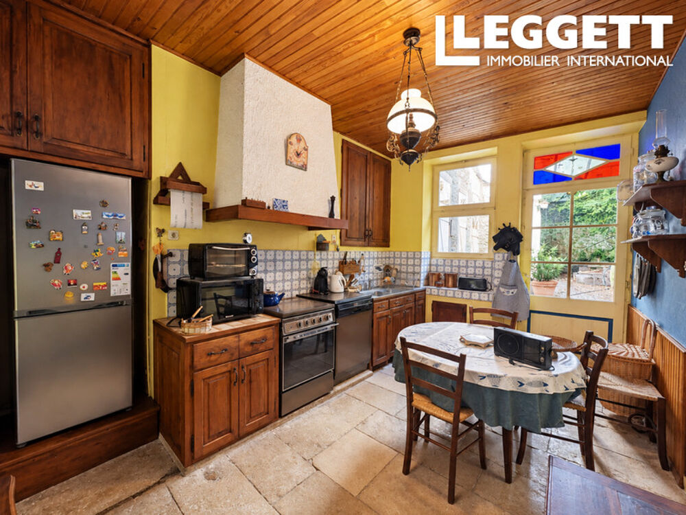 Vente Maison Un trésor préservé ! Maison de caractère, 6 chambres, éléments d'époque, au c?ur de Saint-Maixent-l'École Saint-maixent-l'École