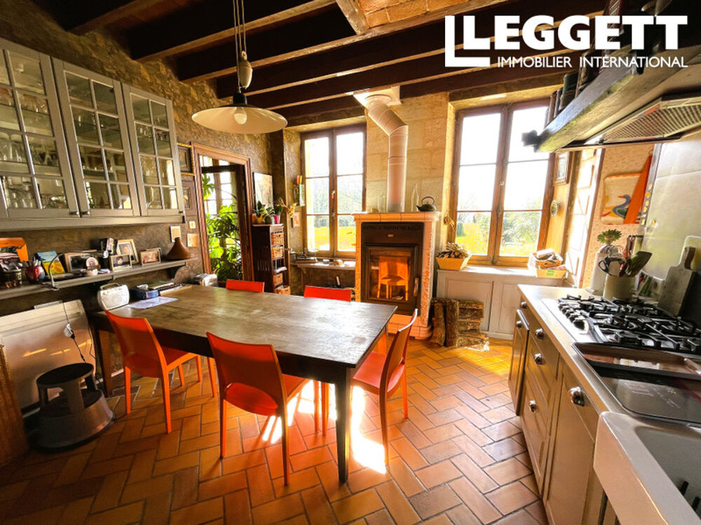 Vente Maison Cadre idyllique ! Magnifique vue sur l'estuaire. Maison en pierre avec 4 chambres, grande dépendance et jardin Bayon-sur-gironde