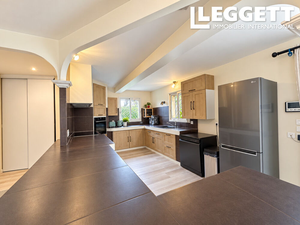 Vente Maison Belle maison de plain-pied de 147 m², rénovée avec piscine, suite parentale et hangar de 68 m² Saint-paul-de-serre
