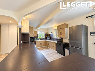 Vente Maison Belle maison de plain-pied de 147 m², rénovée avec piscine, suite parentale et hangar de 68 m² Saint-paul-de-serre