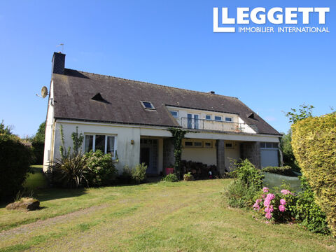   Une maison impeccablement présentée, lumineuse et aérée, de 5 chambres, trois salles de bains, tout à l'égout Maison - 7 pièce(s) - 200 m²