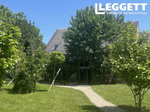   Une magnifique grange r�nov�e avec des jardins arbor�s,  dans un coin priv� d'une ville de march� m�di�vale. Maison - 9 pi�ce(s) - 202 m�