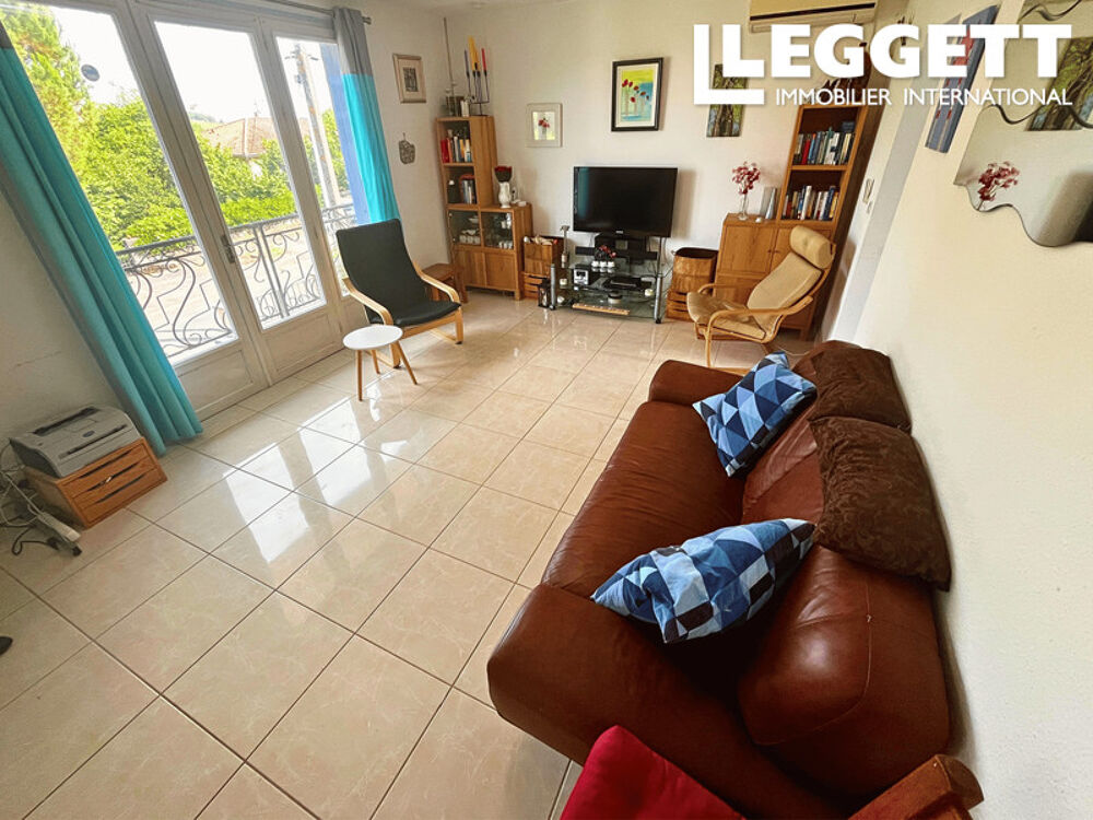 Vente Maison D�licieuse maison de 3 chambres avec piscine situ�e dans le village populaire de Seyches. Eymet