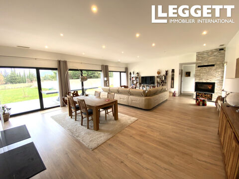   Villa de plain-pied impeccable avec garage et grand jardin. Maison - 6 pi�ce(s) - 182 m�