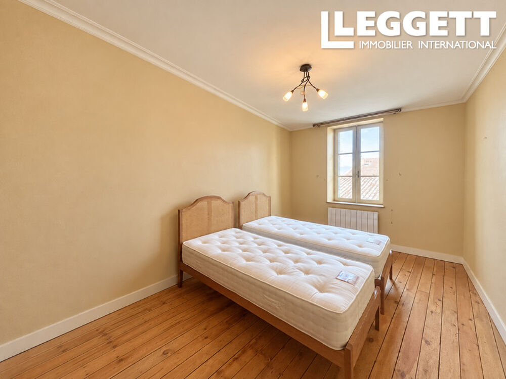 Vente Maison Maison en pierre de 3 chambres, magnifiquement rénovée, avec cour-jardin, à quelques pas du centre de la basti Pellegrue