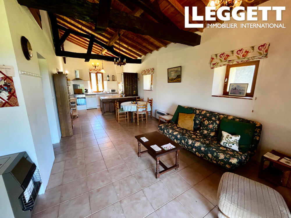 Vente Maison Charmante maison de ferme en pierre avec grange rénovée dans un endroit paisible et avec une vue magnifique. Tombeb?uf