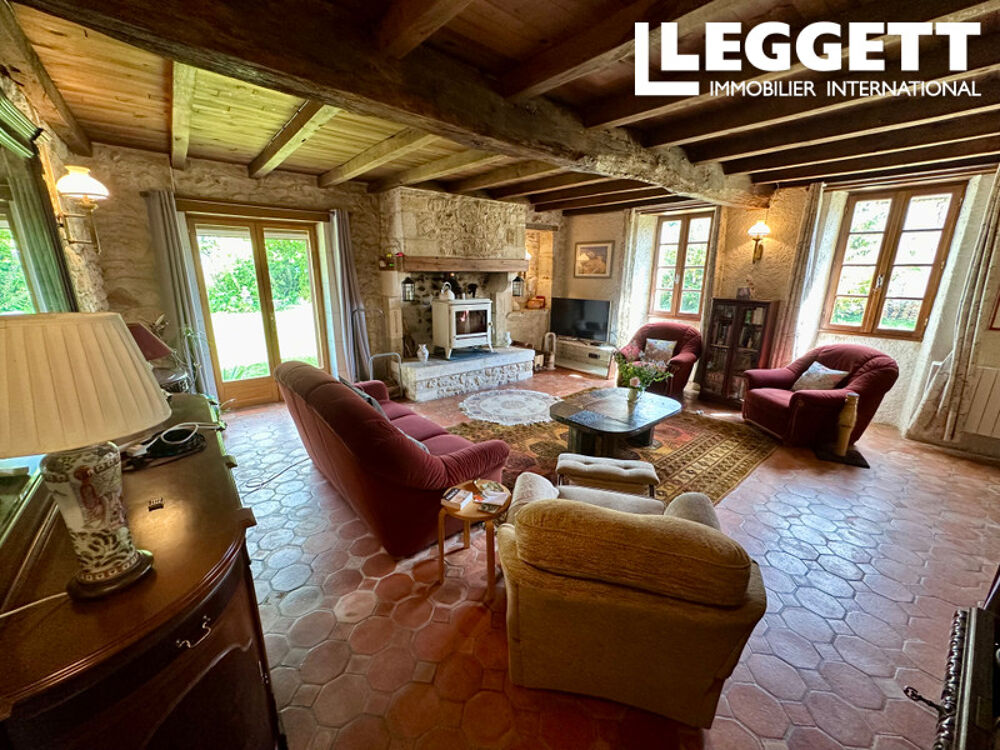 Vente Maison Une maison familiale de quatre chambres avec piscine moderne, grange et dépendances. Magnifiques vues. Chillac