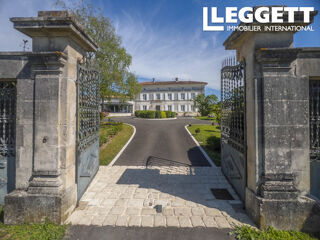 Maison 8 pièces 257 m² · à Hiersac · 257 m² · 449 400 €