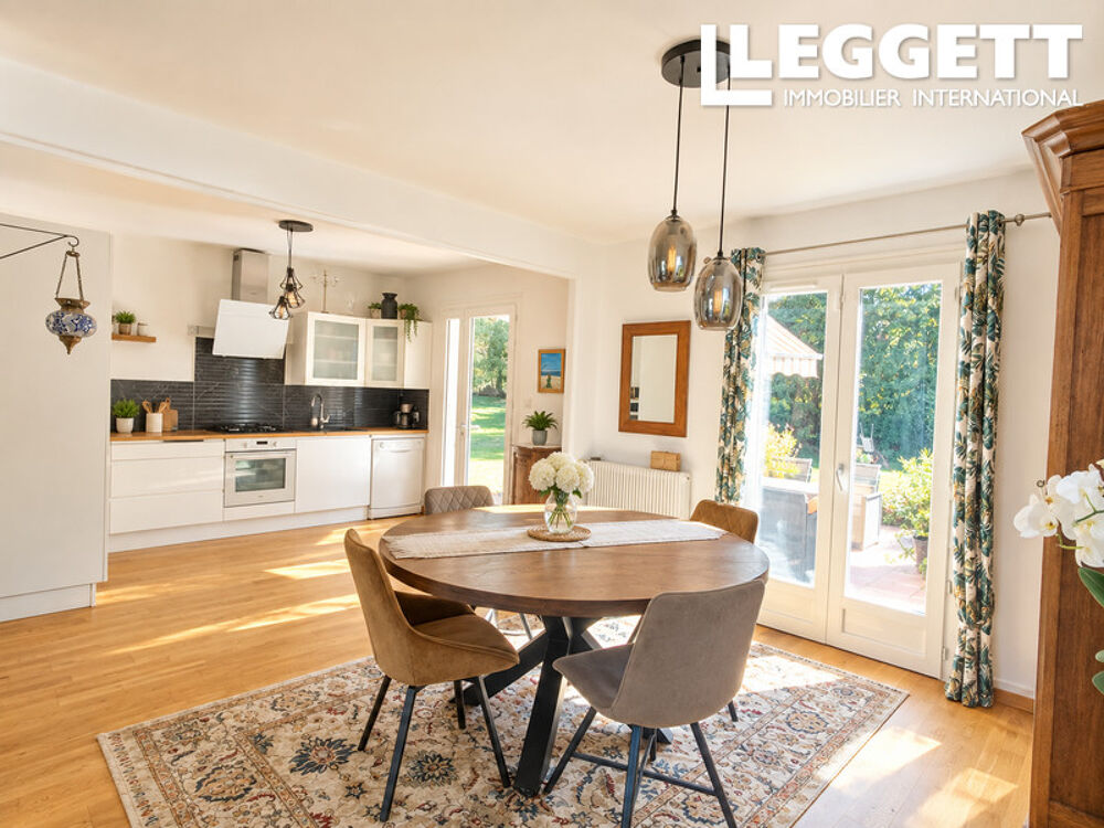 Maison plain pied rénovée sans travaux 3 chambres avec jolie jardin.