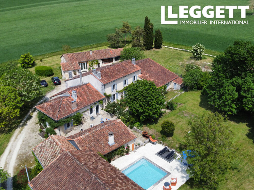 Maison 14 pièces 425 m² · à Angoulême · 425 m² · 925 000 €