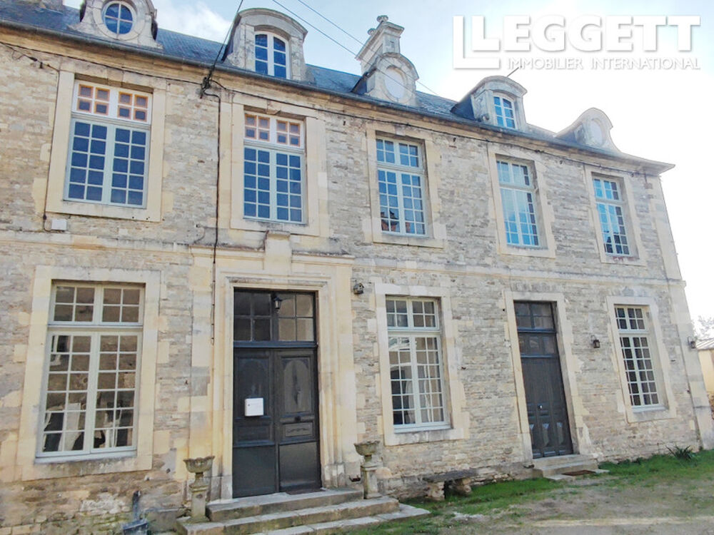 Carentan centre ville, 2 maison de ville historique dans une cour, à finir pour vivre.