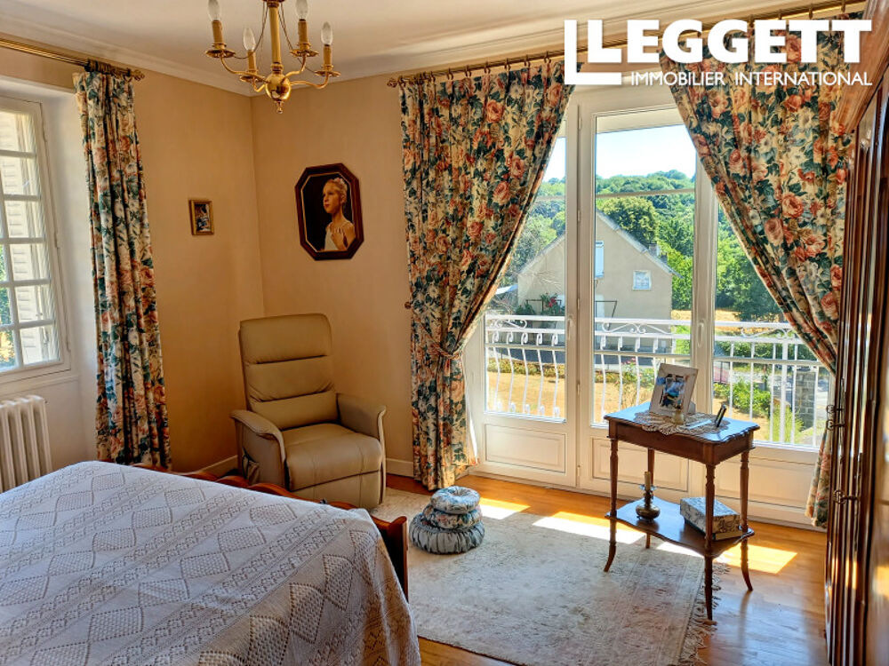 Vente Maison Maison de village comprenant 5 chambres, 3 salles de bains, un salon, une salle à manger, un garage, une cave, Espartignac