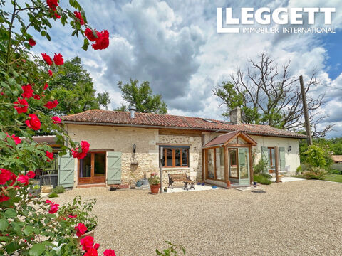   Conversion de grange de haute qualit� avec 4 chambres et piscine chauff�e, au c?ur de la for�t de la Double. Maison - 8 pi�ce(s) - 167 m�