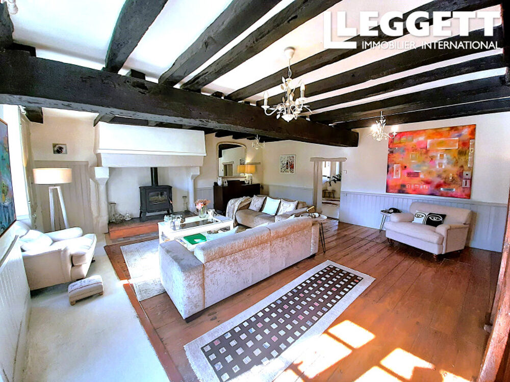 Vente Maison Belle propriété en pierre avec 5 chambres, 3 salles de bains et un beau jardin avec puits, et des granges. Saint-paul-lizonne
