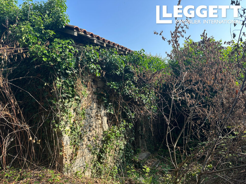 Maison à rénover entièrement avec petit jardin à proximité du village populaire de SAINT-SAUD-LACOUSSIÈRE