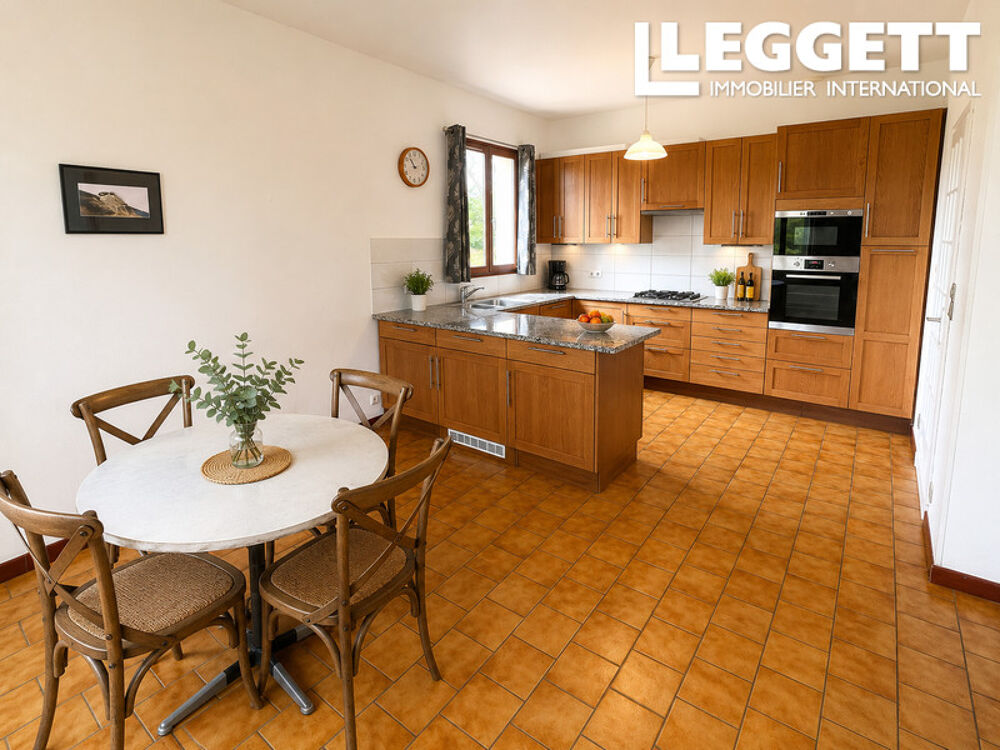 Vente Maison Charmante propriété de 3 chambres située dans un cadre paisible, avec dépendances et piscine Lauzun