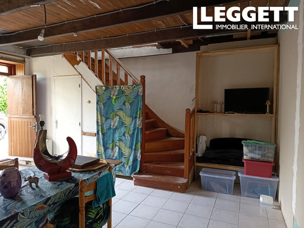 Une jolie propriété de village avec jardin.