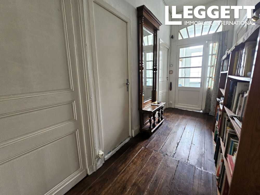 Vente Maison Ancienne école à usage d'habitation. Grand terrain avec préau et dépendance. Montauriol