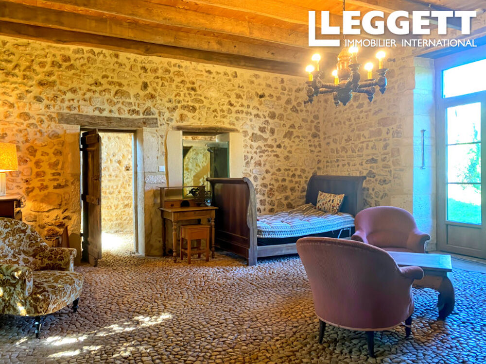 Vente Maison Ancien presbytère magnifiquement rénové. 5 chambres. Vaste terrain pour chevaux. Gîte possible. La tÂche