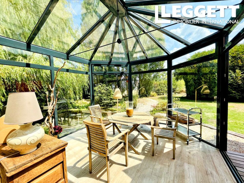 Maison en pierre entièrement rénovée, dépendance et terrain arboré avec pièce d'eau à 2 min des commerces