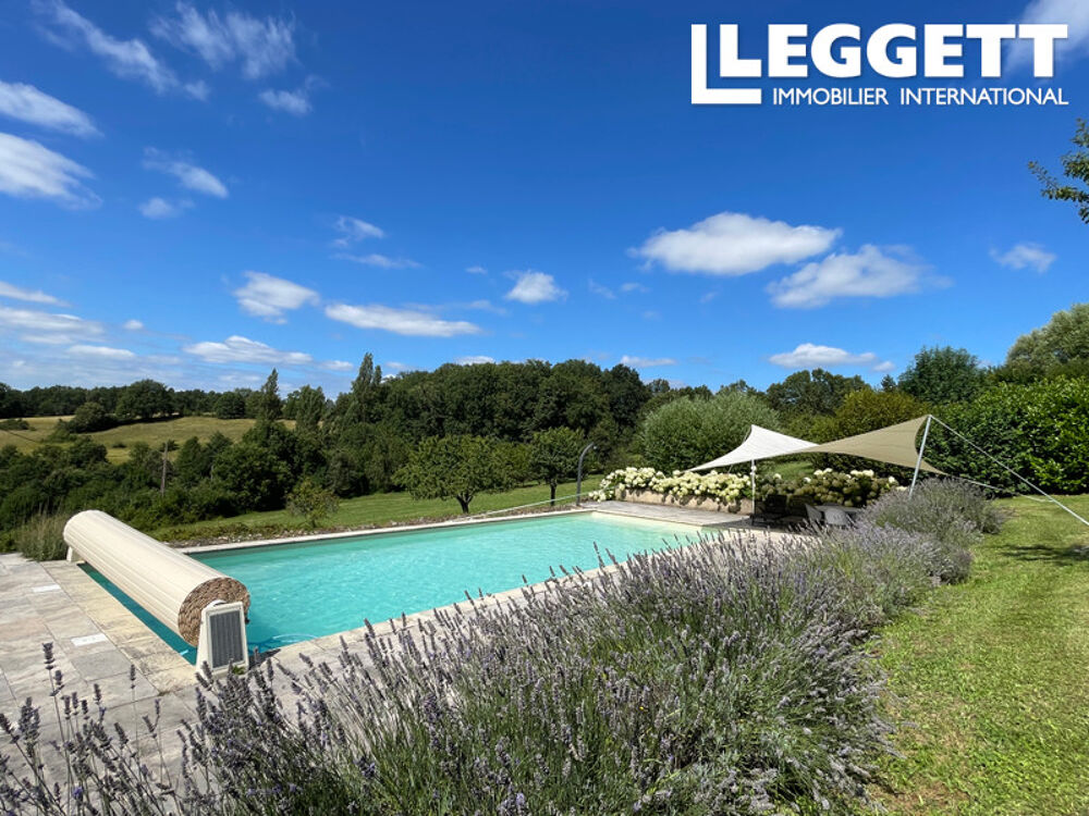 Vente Maison Périgord Noir : 2 maisons en pierre avec chacune leur piscine et 8 ha de terrain et forêt attenants Rouffignac-saint-cernin-de-reilhac