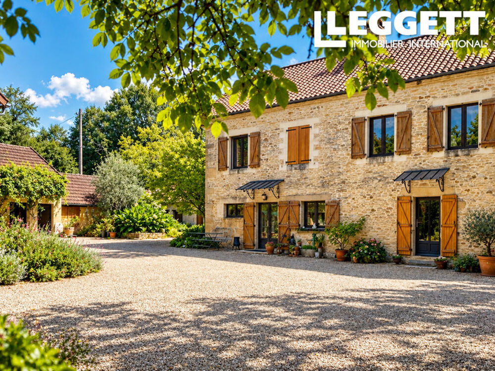 Propriété en Périgord Noir entre Sarlat et Montignac ? 2 maisons en pierre, 16 ha, piscine & dépendances