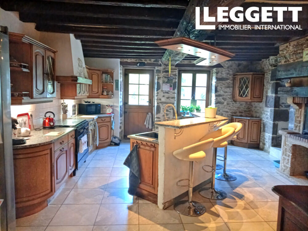 Vente Maison Propriété équestre sur presque 3 hectares, avec bois et ruisseau, maison de 4 chambres, grange et piscine. Mont-saint-jean