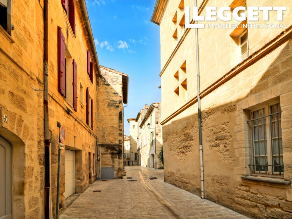 Duplex de caractère avec 3 chambres dans le centre historique d'Uzès, disposant d'un jardin partagé.