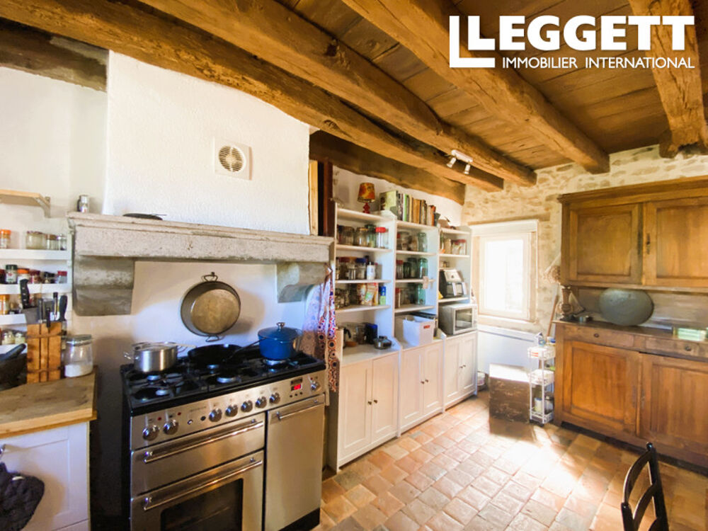 Vente Maison Maison traditionnelle avec grange attenante, gîte, dépendances, mobil-home, jardins et puits dans le Cher Reigny