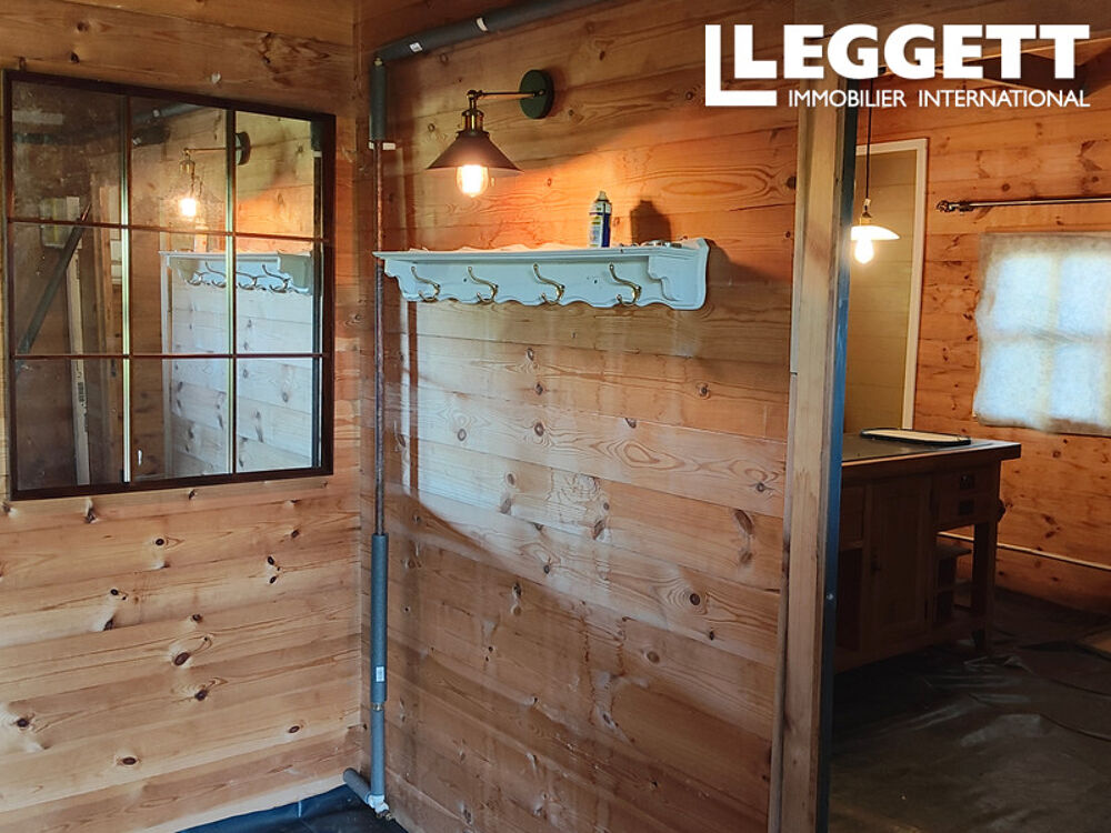 ** SOUS OFFRE** Chalet de 2 chambres à rénover