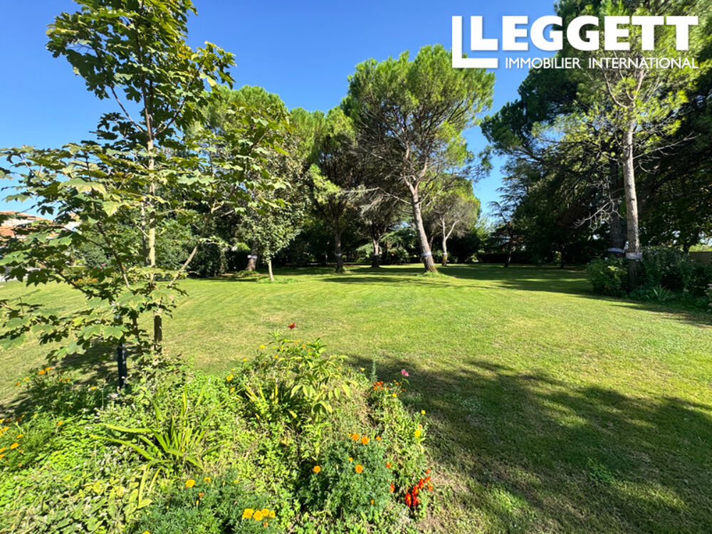 Vente Maison Vaste propriété de 8 chambres avec jardins privés clos. L'essence d'un cadre de vie raffiné près de Jonzac Saint-germain-de-lusignan