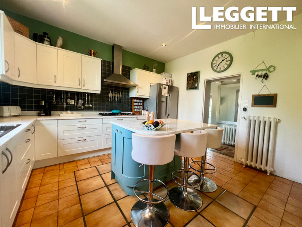 Élégante maison de maître de 4 chambres avec piscine chauffée, magnifiques jardins et suite luxueuse.