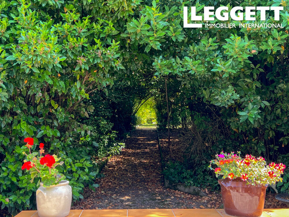 Vente Maison Maison de village élégante et spacieuse avec grand jardin au c?ur d'un beau village médiéval avec commodités. Lauzun