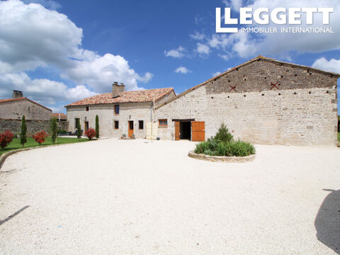 Maison de campagne idyllique avec un hectare de terrain et une grande grange. 246100 Chef-Boutonne (79110)