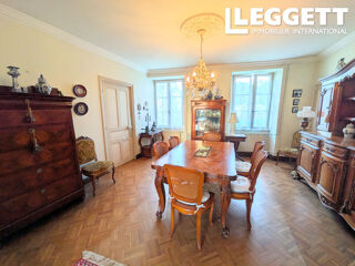 Vente Maison Grande maison de ville à Saint Yrieix la Perche, 4 chambres, cour et grand garage Saint-yrieix-la-perche