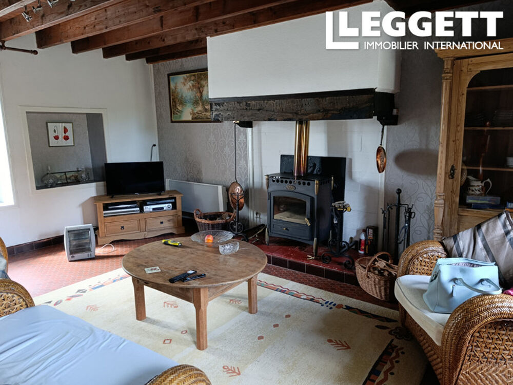 Maison en Pierre Avec 3 chambers, garage et jardin.