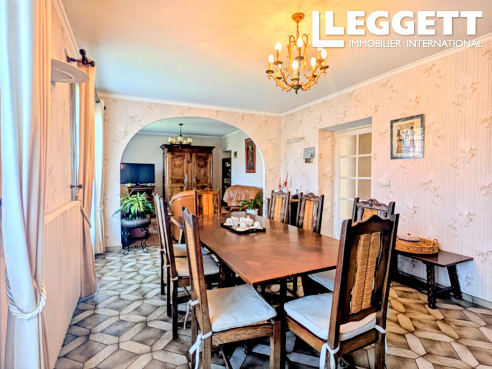 Vente Maison Authentique corps de ferme avec deux logements, grandes dépendances et vue sur la vallée Valence-en-poitou