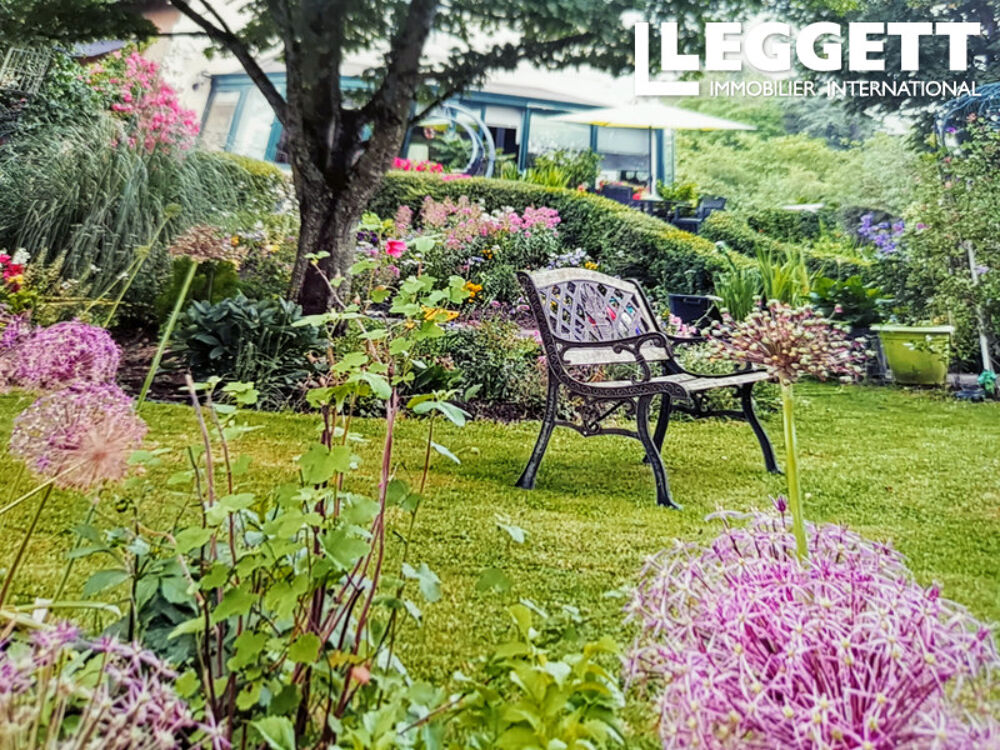Un bien pour la vie d'été parfaite! 1892m2 de jardin entourent cette maison de 3 chambres.