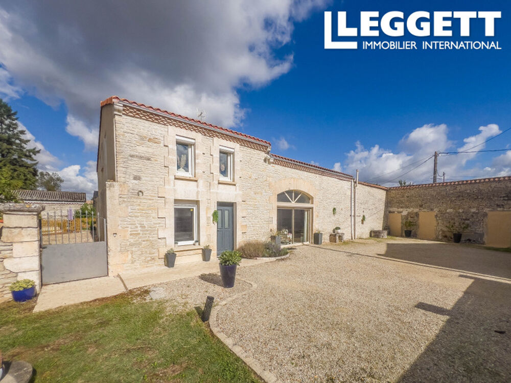 Vente Maison Brie : maison en pierre rénovée de 240 m², 4 chambres et piscine, à 10 min d?Angoulême Brie