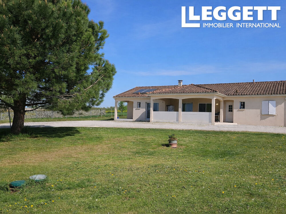 Vente Maison Belle villa en plain pied divisable en deux logements séparés, dépendances et jardin de 2968m² Saint-quentin-de-chalais