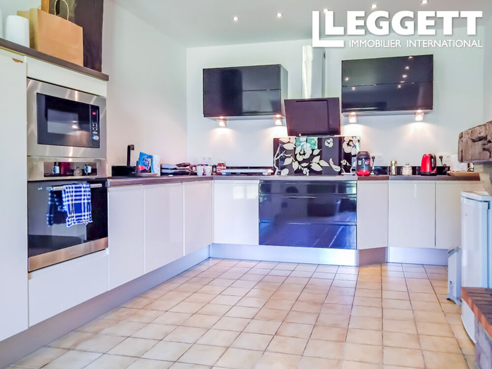Vente Maison Ferme rénovée de 4 chambres avec granges, écuries, 1 ha adapté aux chevaux, terrain supplémentaire disponible LÉsignac-durand
