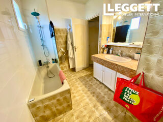  Maison  vendre 15 + pices 302 m