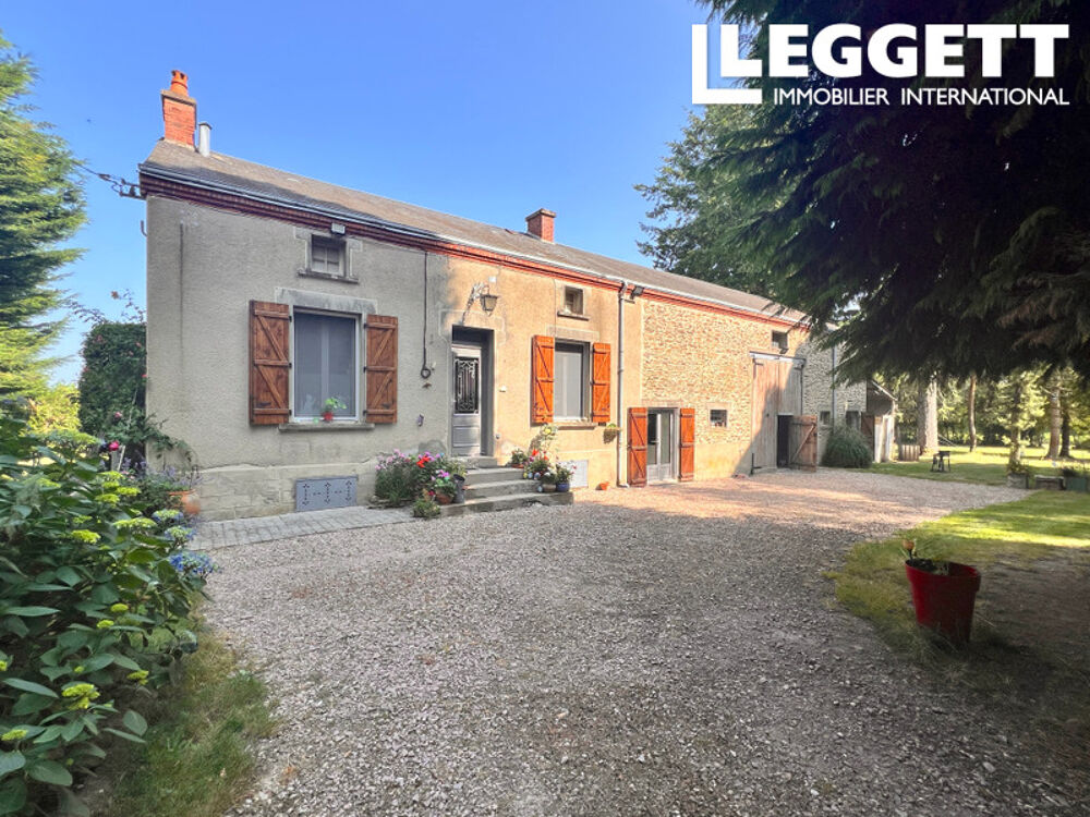 Totalement privé, caché de la vue, grande propriété en pierre, modernisée, ferme, petit bois et grand terrain.