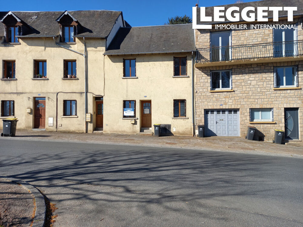 Maison de ville sur trois niveaux avec quatre chambres, cuisine/salon, salle de bain et WC 160m2