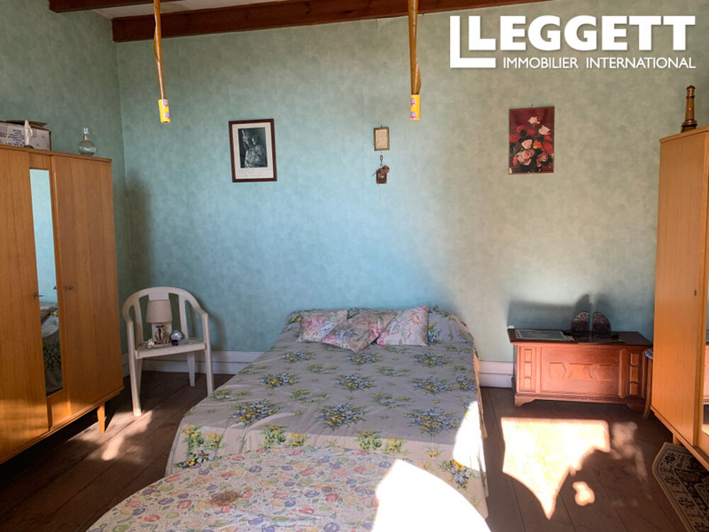 Vente Maison Beaucoup de potentiel . Une maison spacieuse de deux chambres avec Jardin et grange. Saint-seurin-de-prats