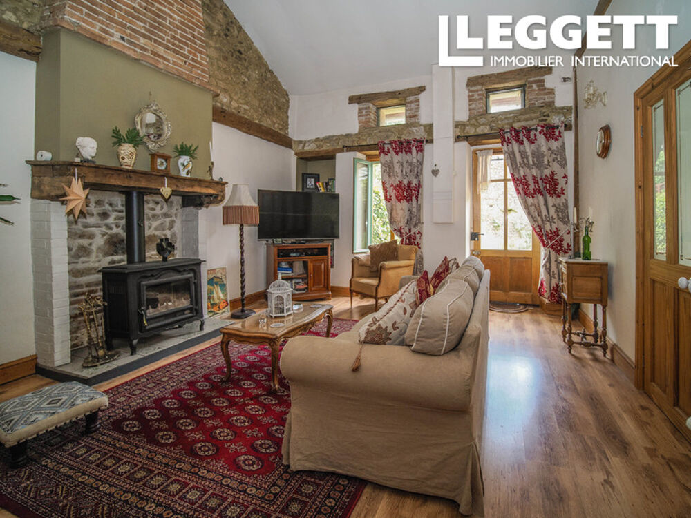 Une jolie maison de village de plain-pied comprenant 3 chambres et un jardin attenant
