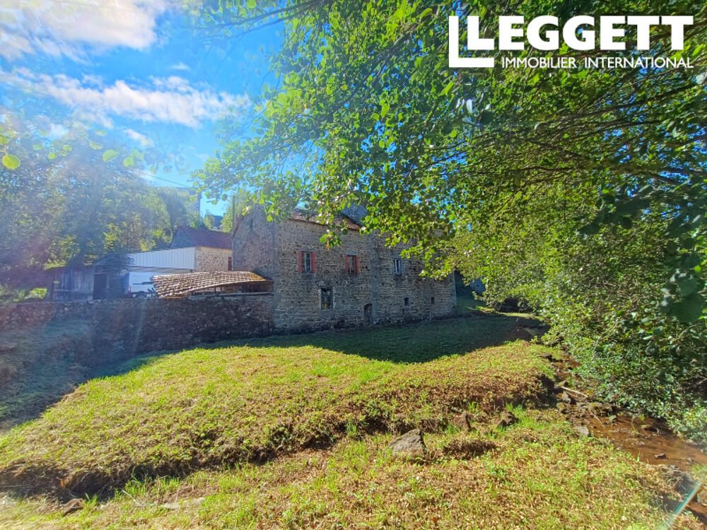 Charmante propriété à rénover en bord de rivière, terrain de 744 m² en périphérie d'un agréable village